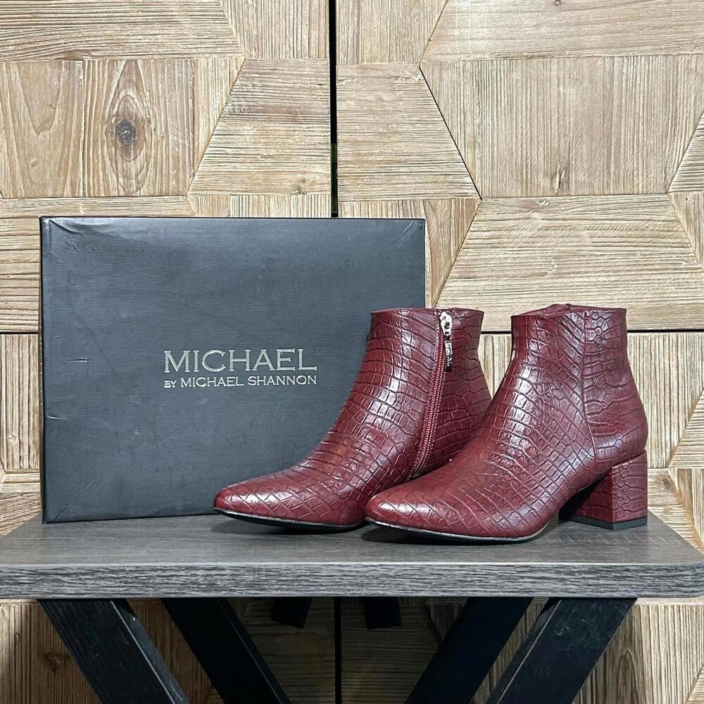 NWT Michael By Michael Shannon Womens Burgundy Croc Embossed Ankle Boots Size 7